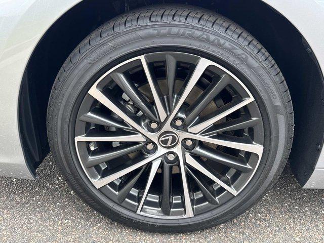 new 2025 Lexus ES 300h car, priced at $51,099