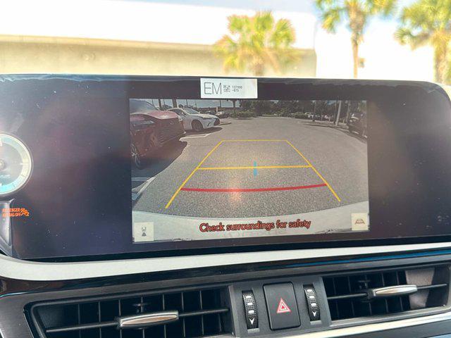 new 2025 Lexus ES 300h car, priced at $50,879