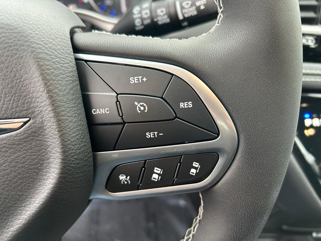 new 2025 Chrysler Pacifica car, priced at $43,992