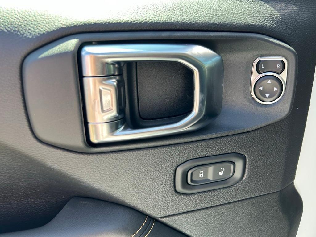 new 2025 Jeep Gladiator car, priced at $43,787