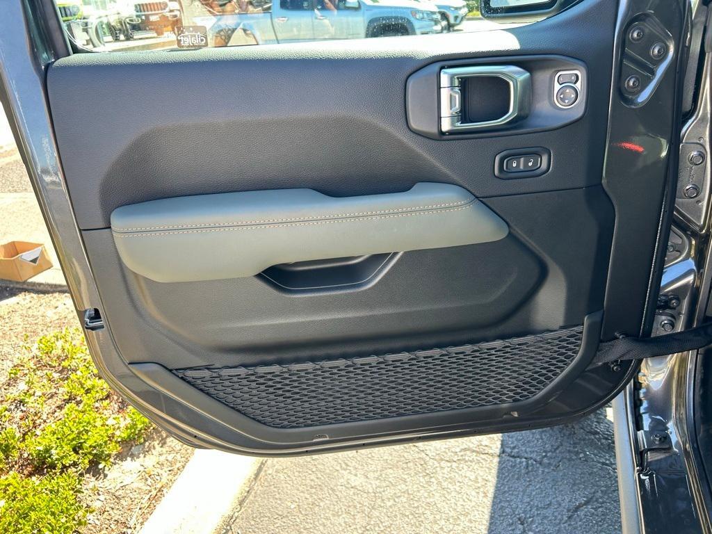 new 2025 Jeep Gladiator car, priced at $48,992