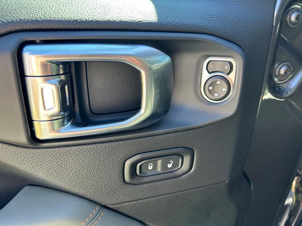 new 2025 Jeep Gladiator car, priced at $48,992