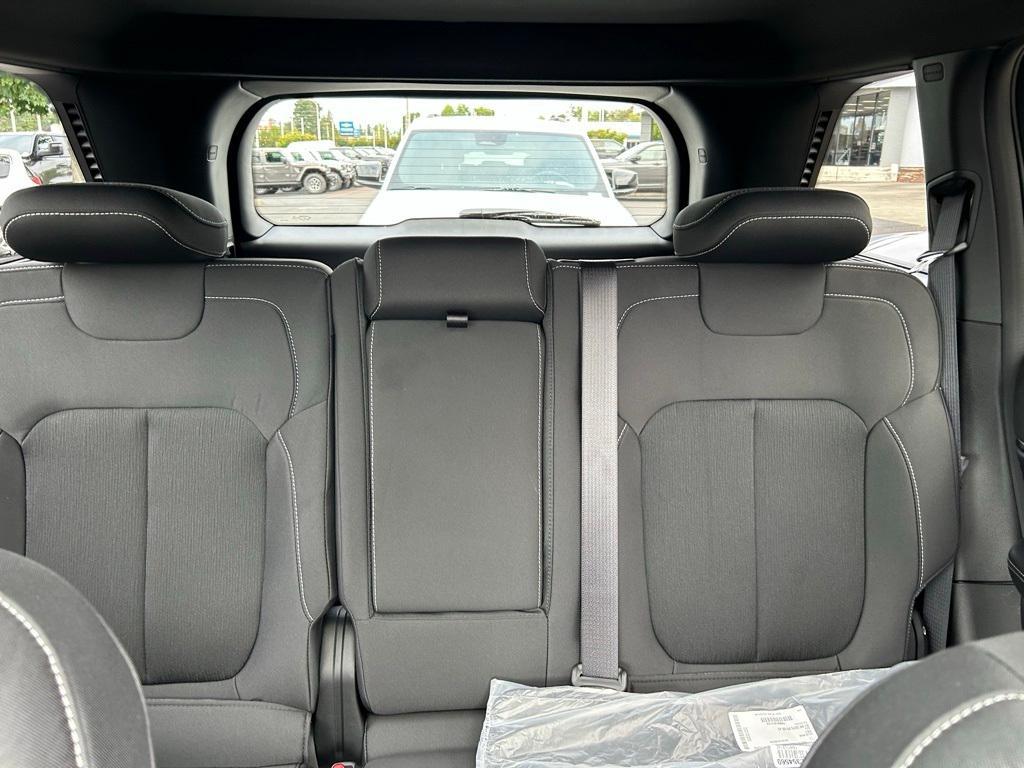 new 2025 Jeep Grand Cherokee car, priced at $32,992