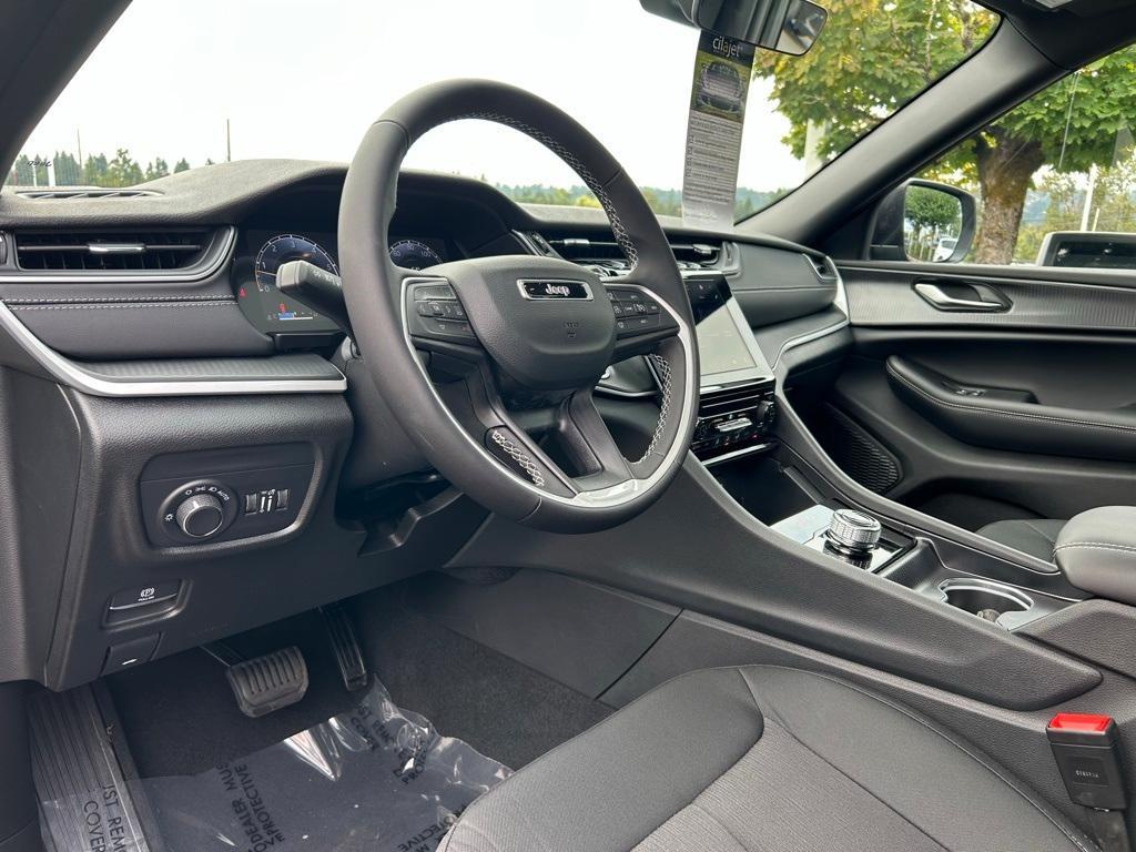 new 2025 Jeep Grand Cherokee car, priced at $32,992