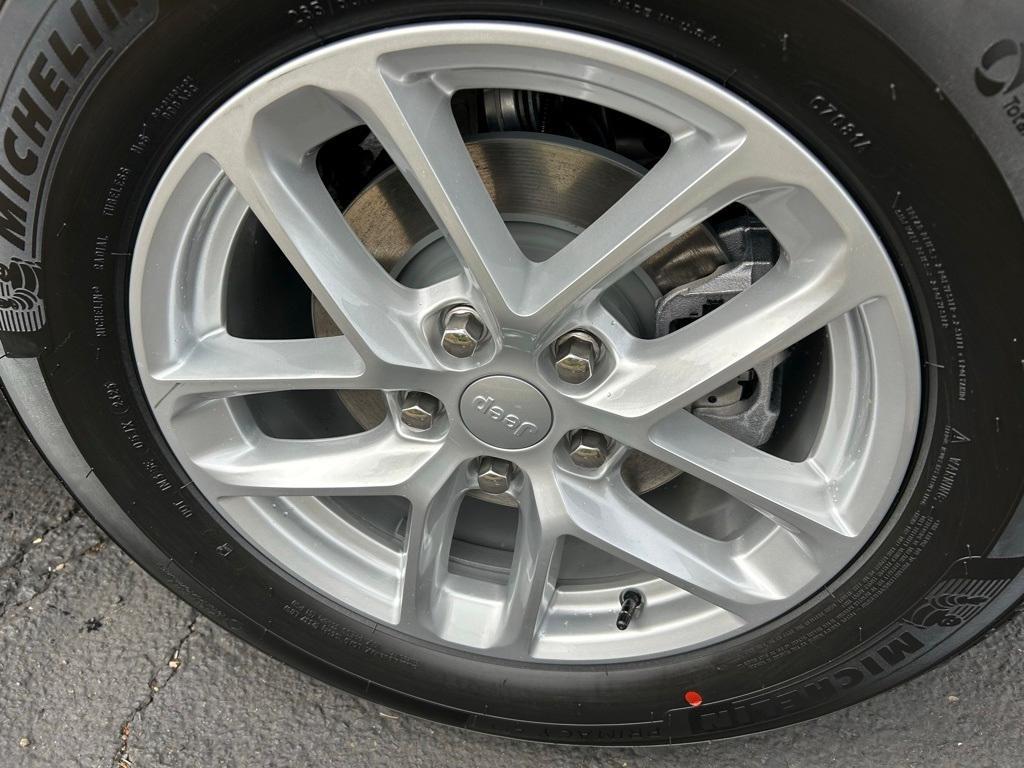 new 2025 Jeep Grand Cherokee car, priced at $32,992