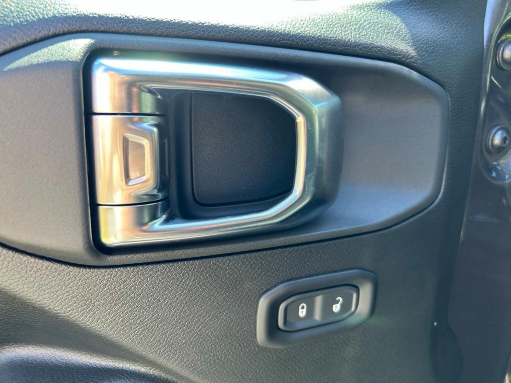 new 2025 Jeep Wrangler car, priced at $35,992