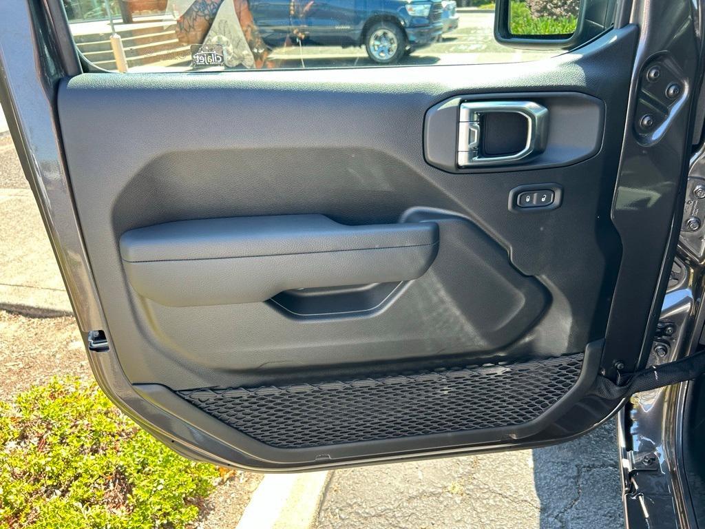 new 2025 Jeep Wrangler car, priced at $35,992