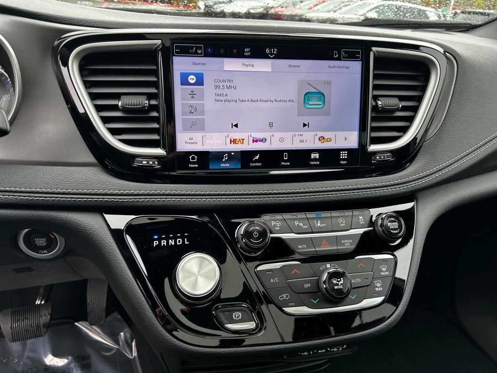 new 2025 Chrysler Pacifica car, priced at $44,992