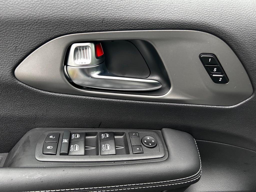 new 2025 Chrysler Pacifica car, priced at $44,992