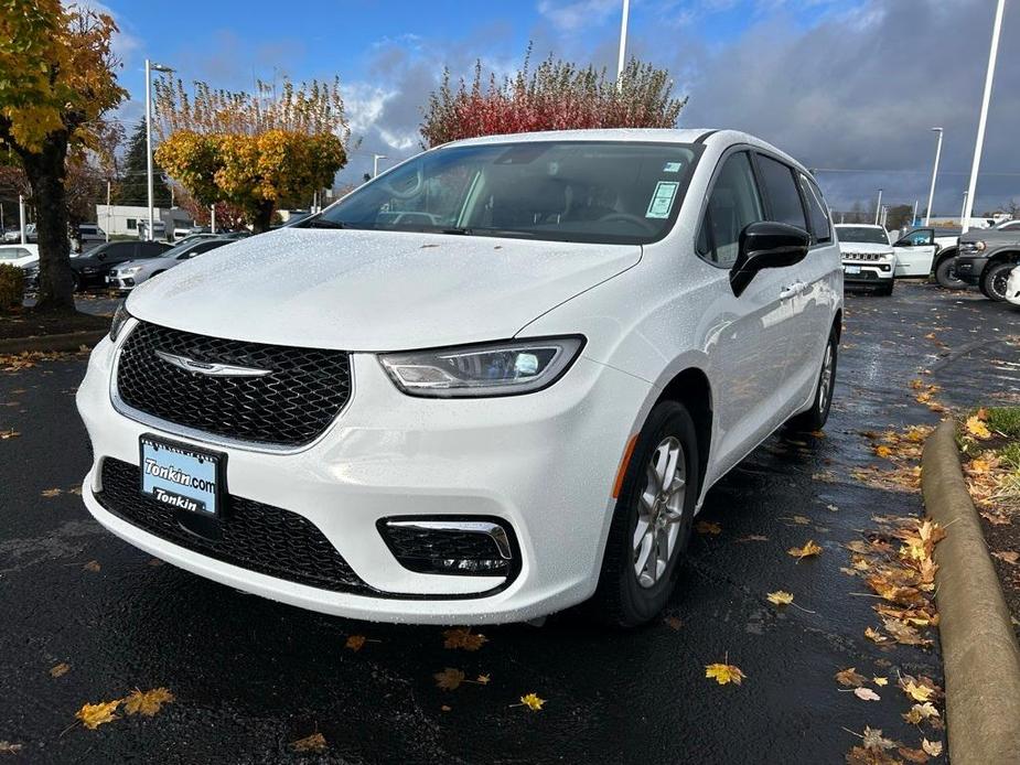 new 2024 Chrysler Pacifica car, priced at $37,492