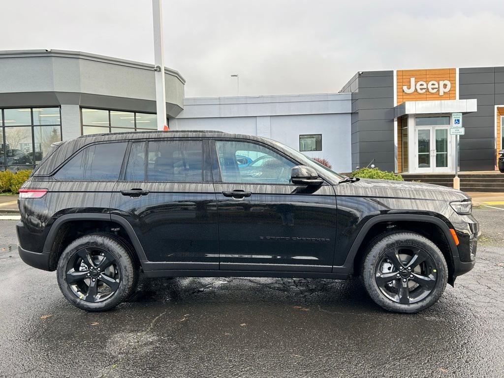 new 2025 Jeep Grand Cherokee car, priced at $45,992