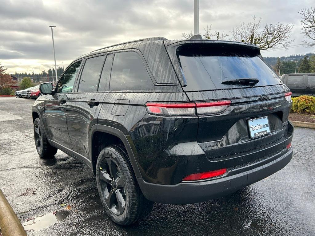 new 2025 Jeep Grand Cherokee car, priced at $45,992