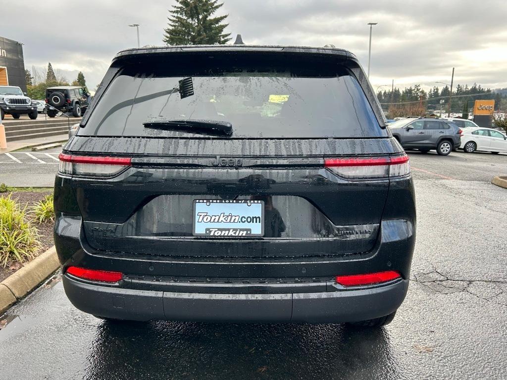 new 2025 Jeep Grand Cherokee car, priced at $45,992