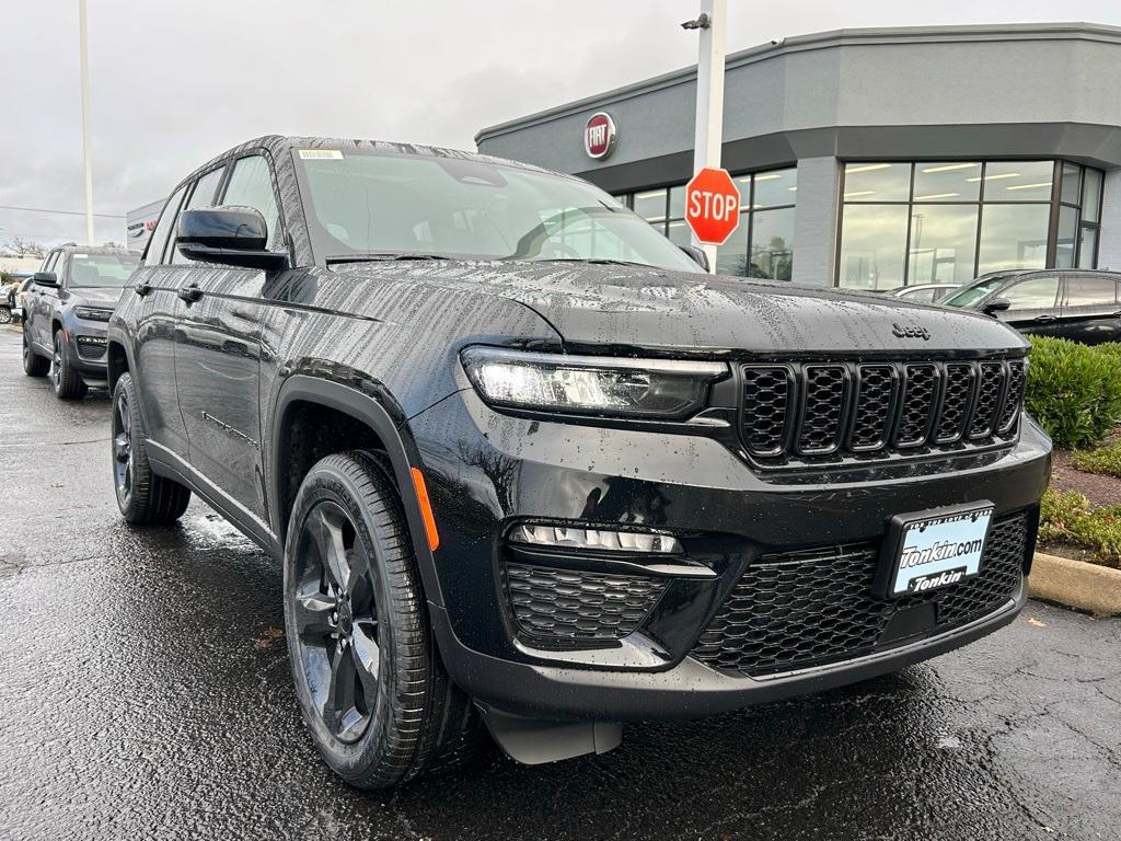 new 2025 Jeep Grand Cherokee car, priced at $45,992