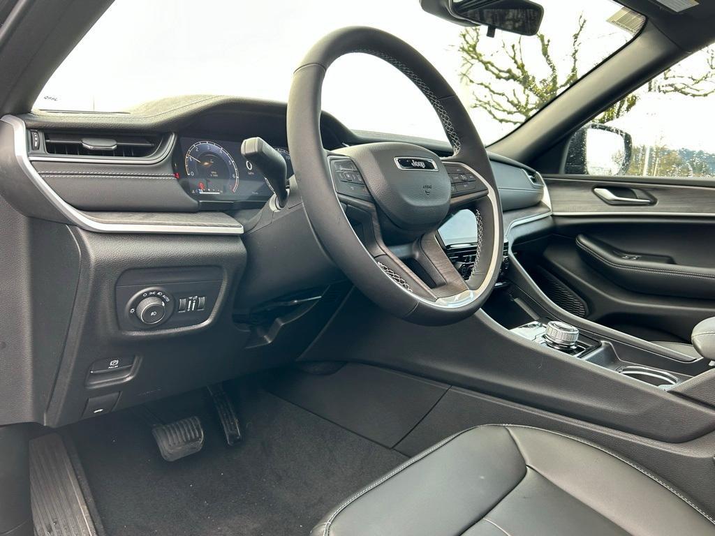 new 2025 Jeep Grand Cherokee car, priced at $45,992