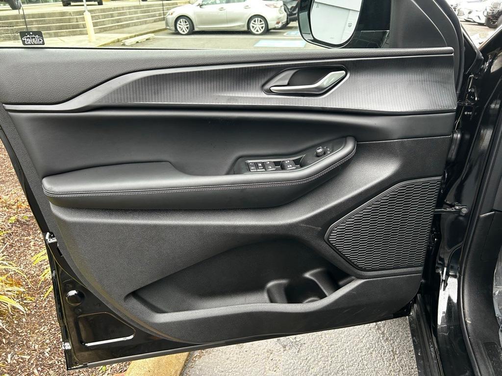 new 2025 Jeep Grand Cherokee L car, priced at $47,025
