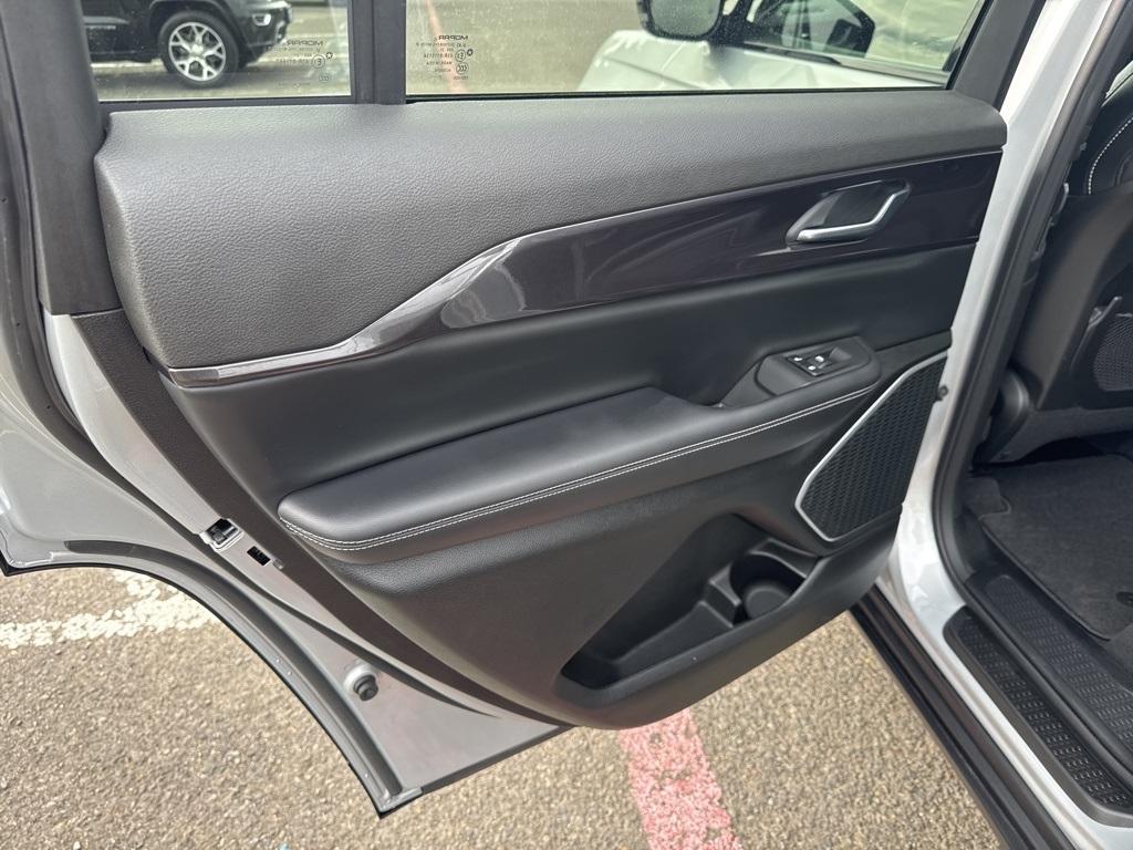 used 2021 Jeep Grand Cherokee L car
