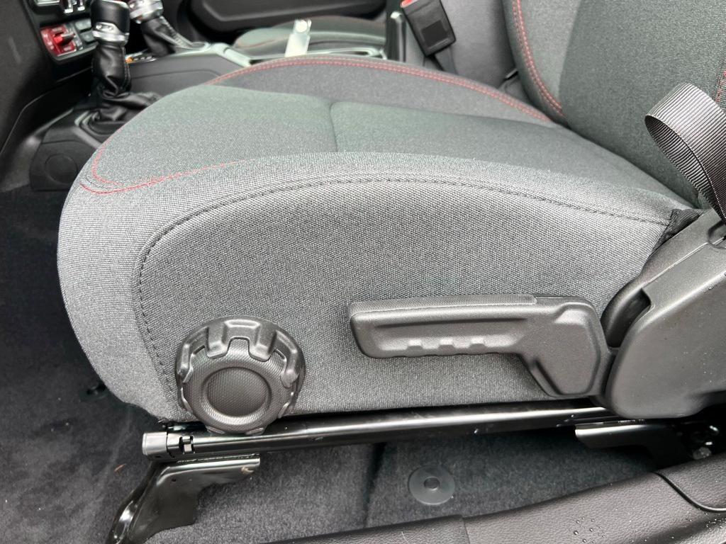 new 2025 Jeep Gladiator car, priced at $46,992