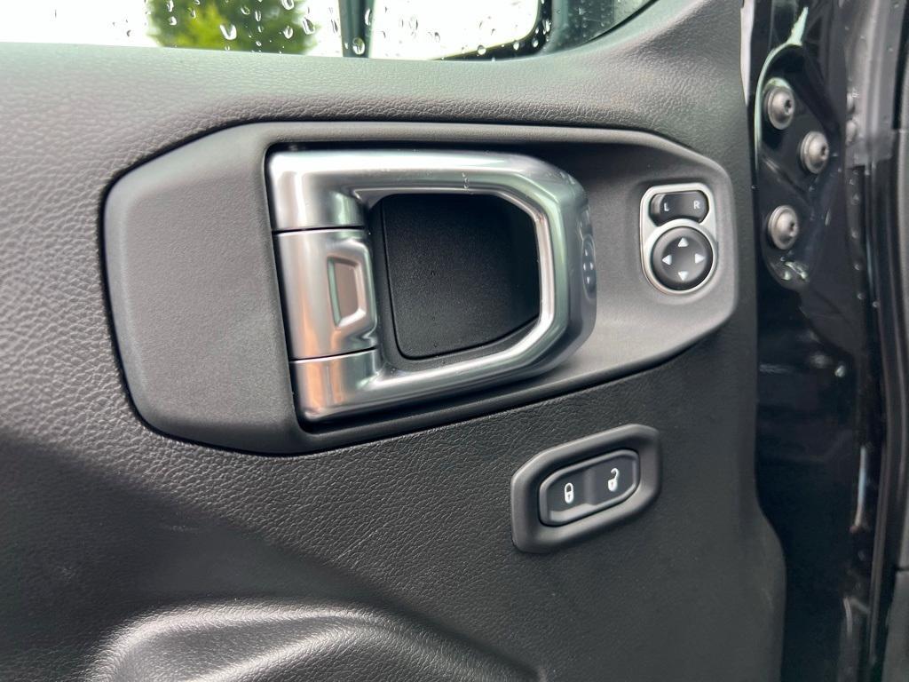 new 2025 Jeep Gladiator car, priced at $46,992