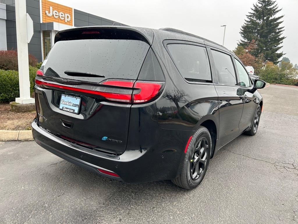 new 2025 Chrysler Pacifica Hybrid car, priced at $44,780