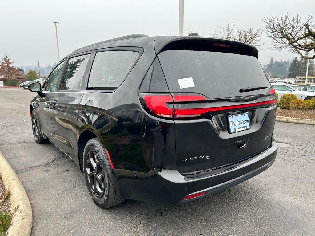 new 2025 Chrysler Pacifica Hybrid car, priced at $44,780