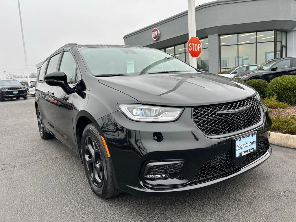 new 2025 Chrysler Pacifica Hybrid car, priced at $44,780