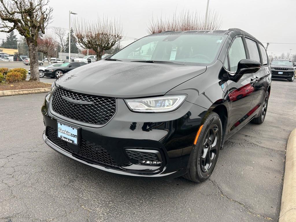 new 2025 Chrysler Pacifica Hybrid car, priced at $44,780