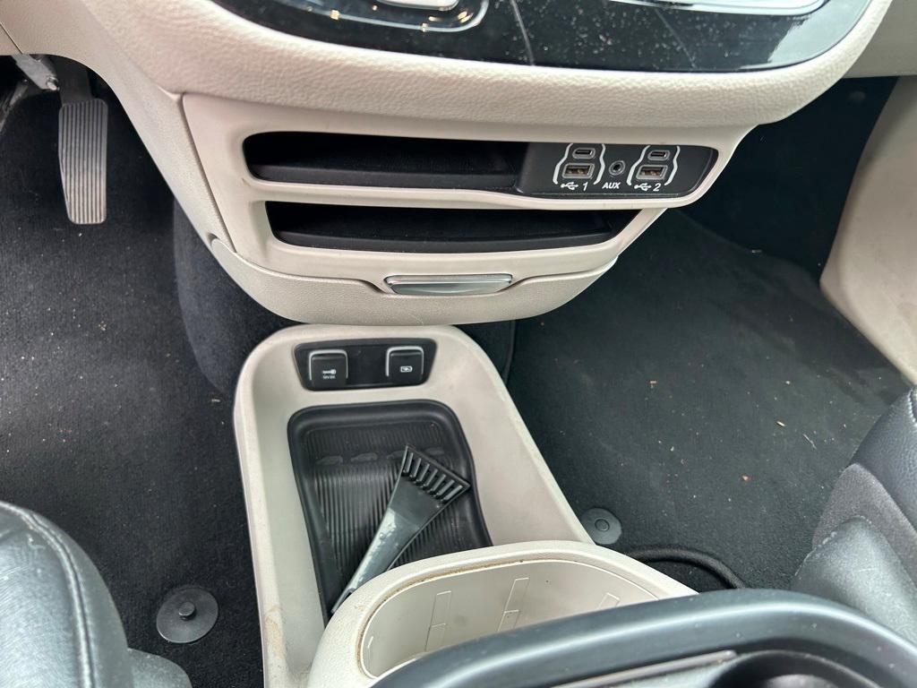 used 2021 Chrysler Pacifica Hybrid car, priced at $25,300