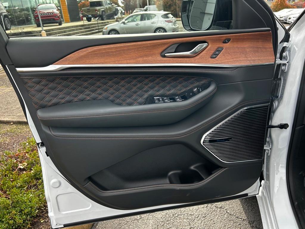 new 2025 Jeep Grand Cherokee car, priced at $62,256