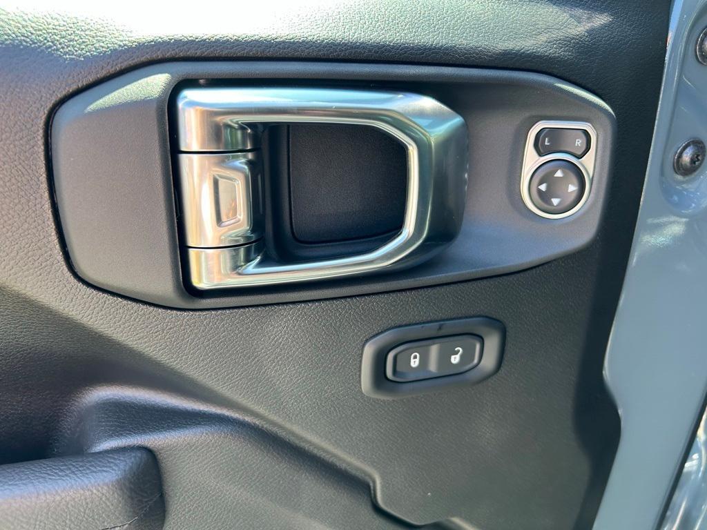 new 2025 Jeep Wrangler car, priced at $54,348
