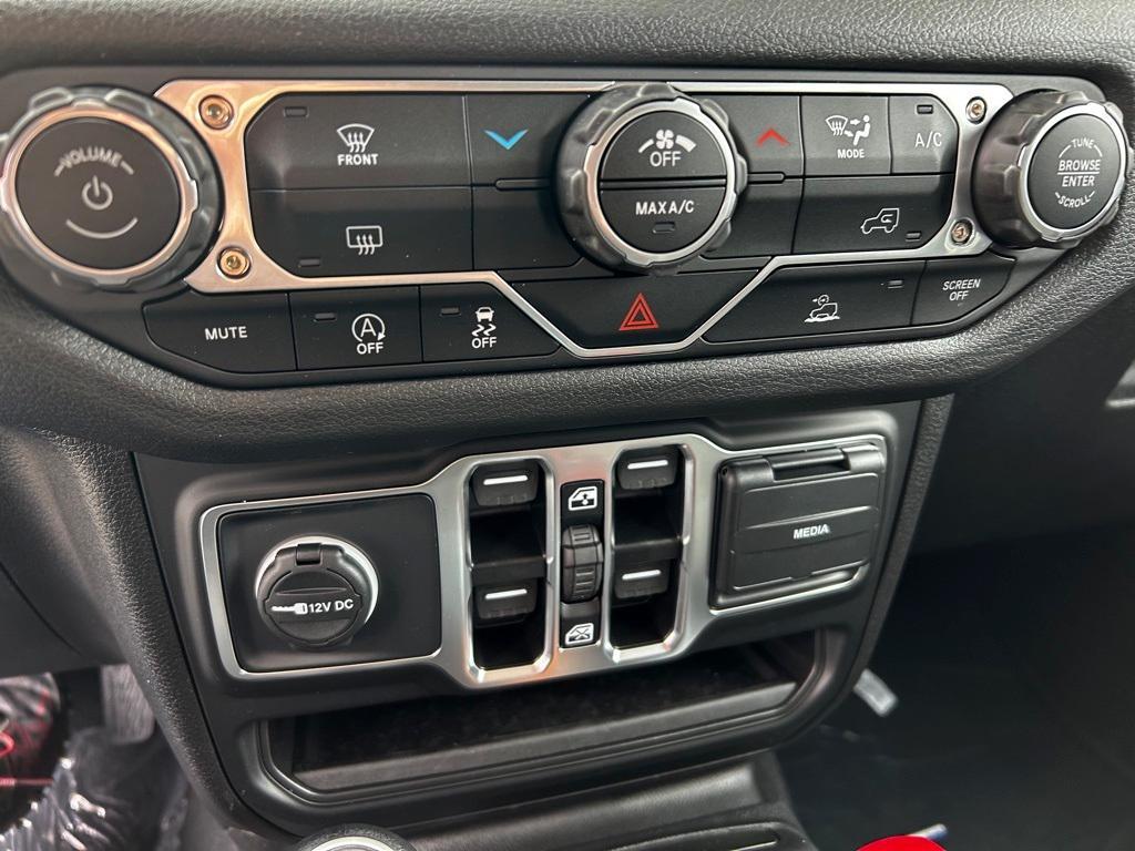 new 2025 Jeep Wrangler car, priced at $39,992