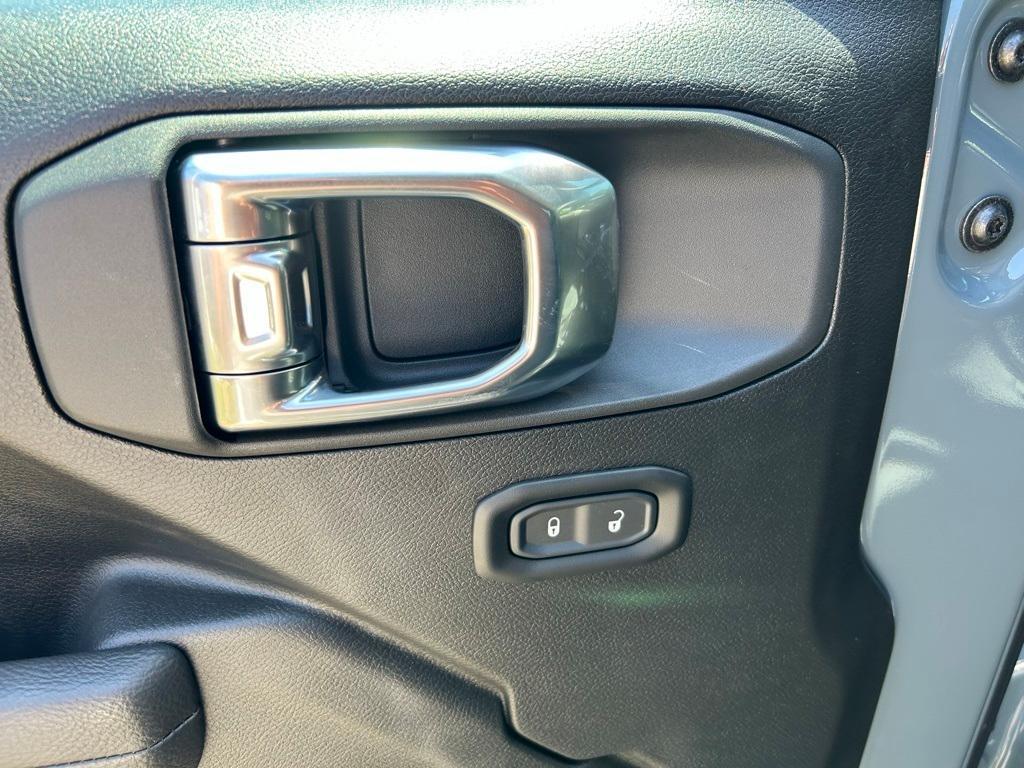 new 2025 Jeep Wrangler car, priced at $38,992