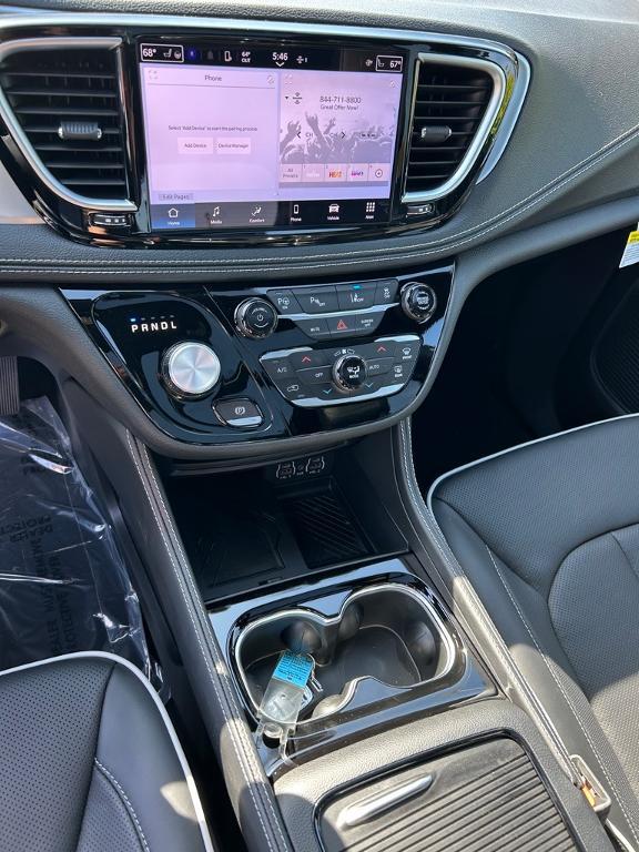 new 2025 Chrysler Pacifica Hybrid car, priced at $46,256