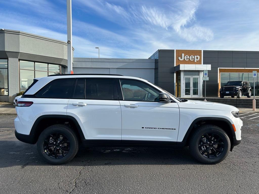 new 2025 Jeep Grand Cherokee car, priced at $41,179