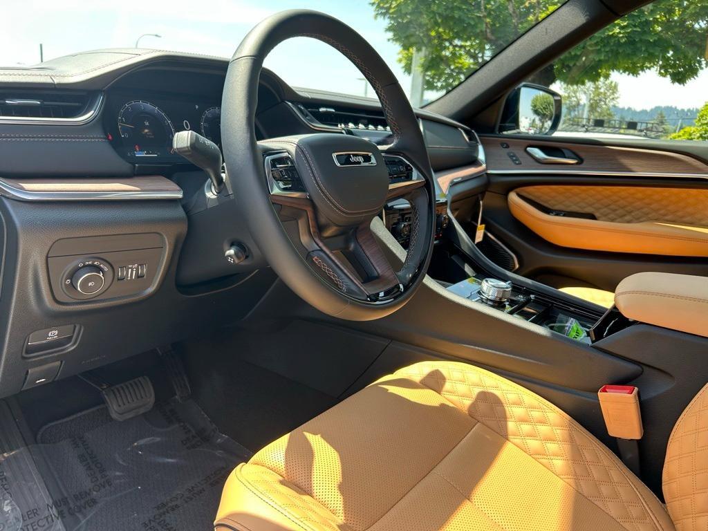 new 2025 Jeep Grand Cherokee car, priced at $59,642