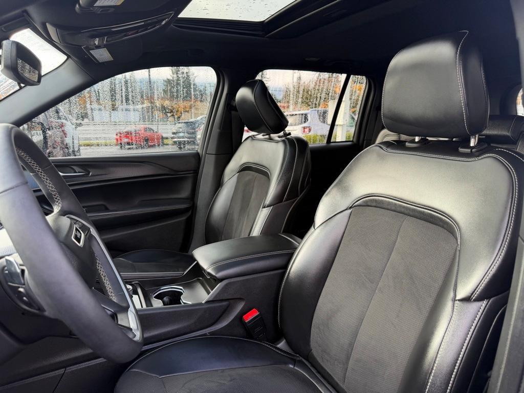 used 2023 Jeep Grand Cherokee car, priced at $30,990