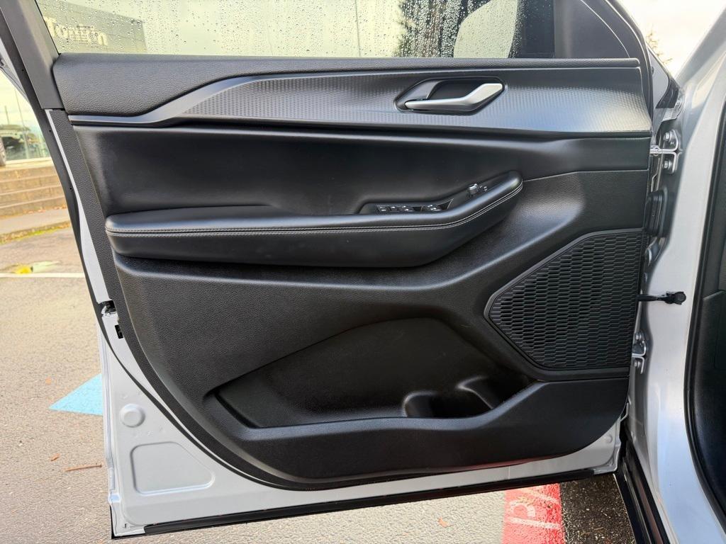 used 2023 Jeep Grand Cherokee car, priced at $30,990