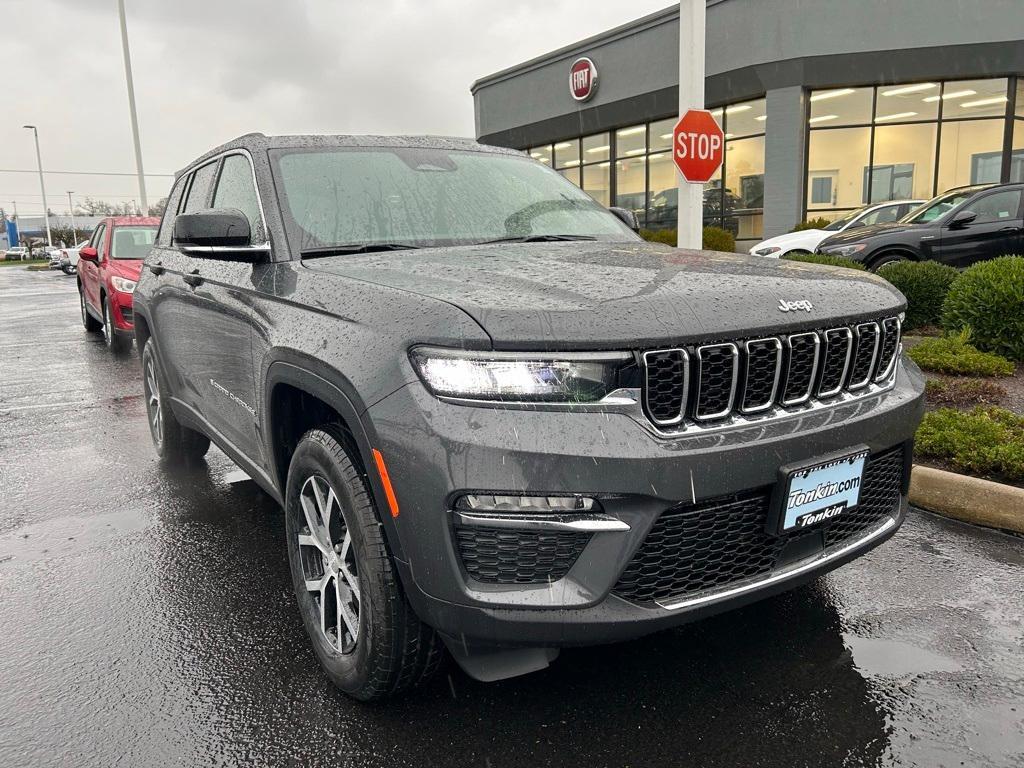 new 2025 Jeep Grand Cherokee car, priced at $47,555