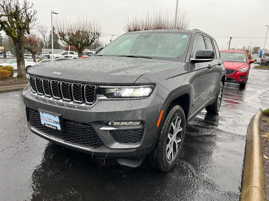 new 2025 Jeep Grand Cherokee car, priced at $47,555