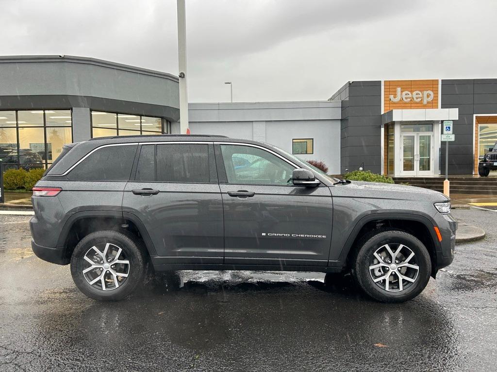 new 2025 Jeep Grand Cherokee car, priced at $47,555