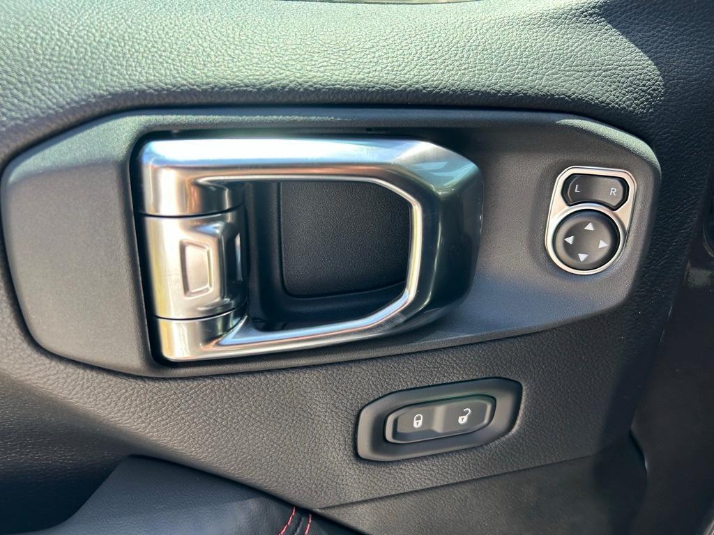 new 2025 Jeep Gladiator car, priced at $49,902