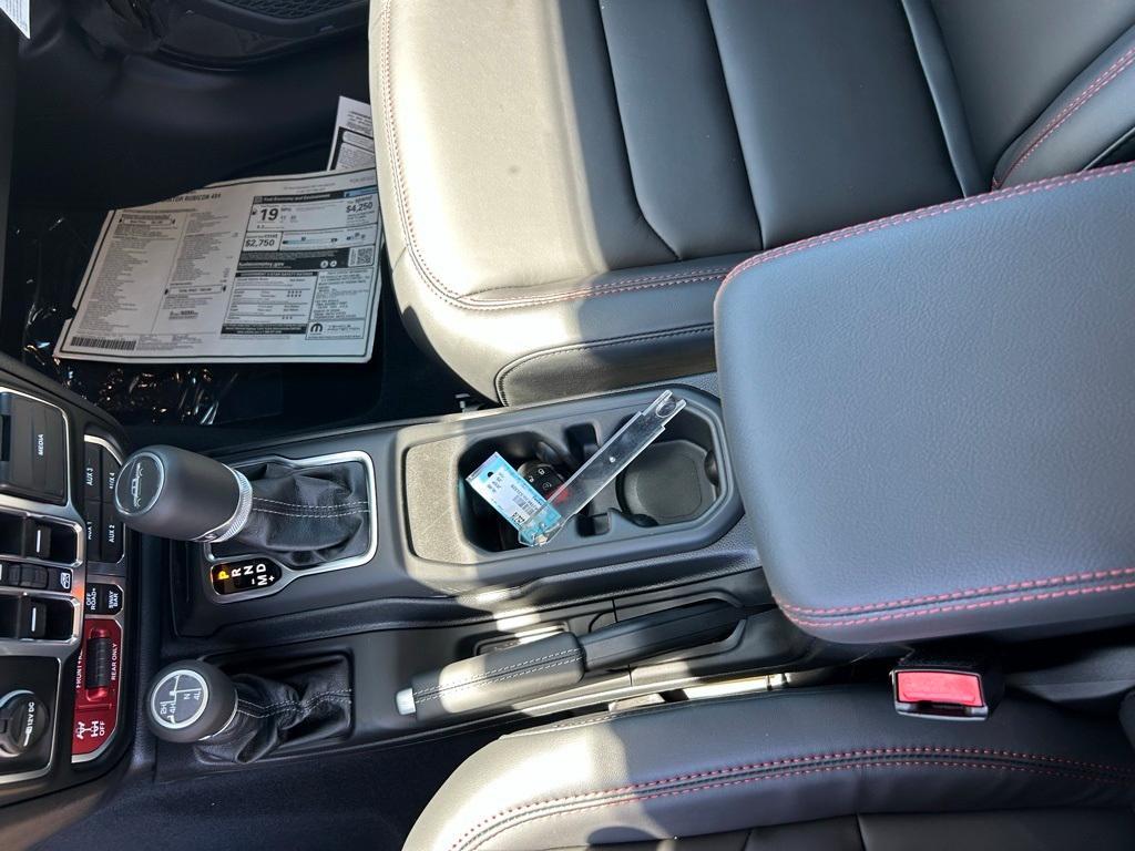 new 2025 Jeep Gladiator car, priced at $49,902