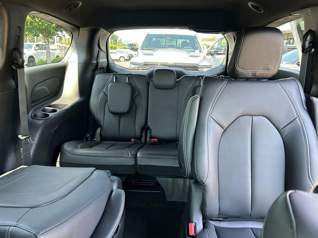 new 2025 Chrysler Pacifica Hybrid car, priced at $48,581