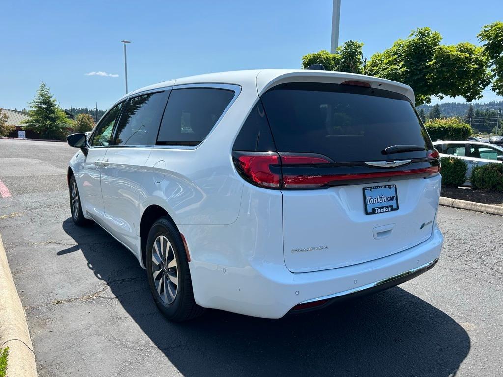 new 2025 Chrysler Pacifica Hybrid car, priced at $48,581