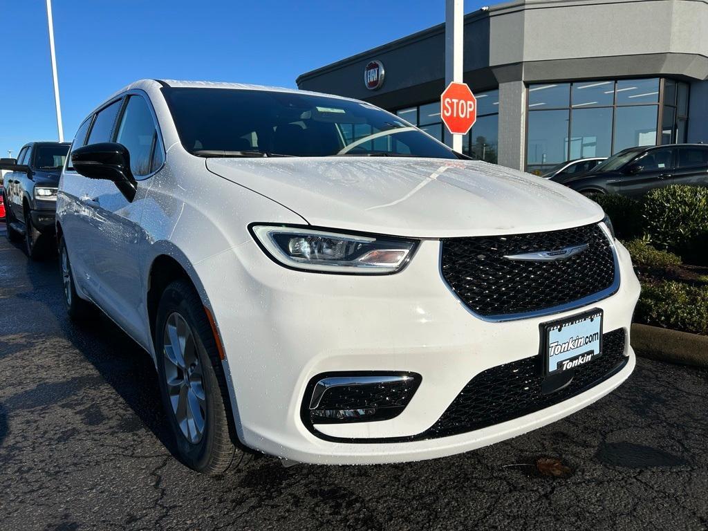 new 2025 Chrysler Pacifica car, priced at $42,992