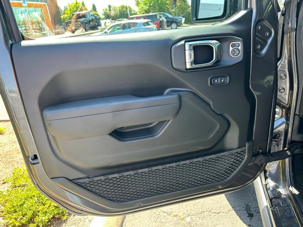 new 2025 Jeep Gladiator car, priced at $48,106