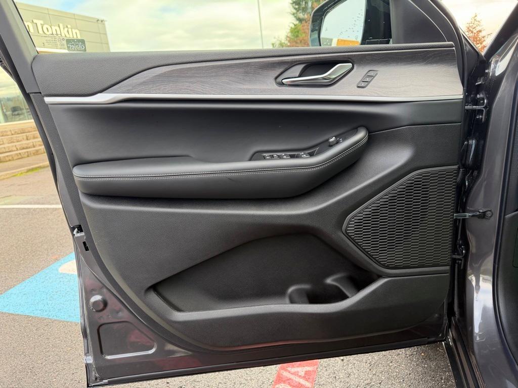 new 2025 Jeep Grand Cherokee car, priced at $45,250