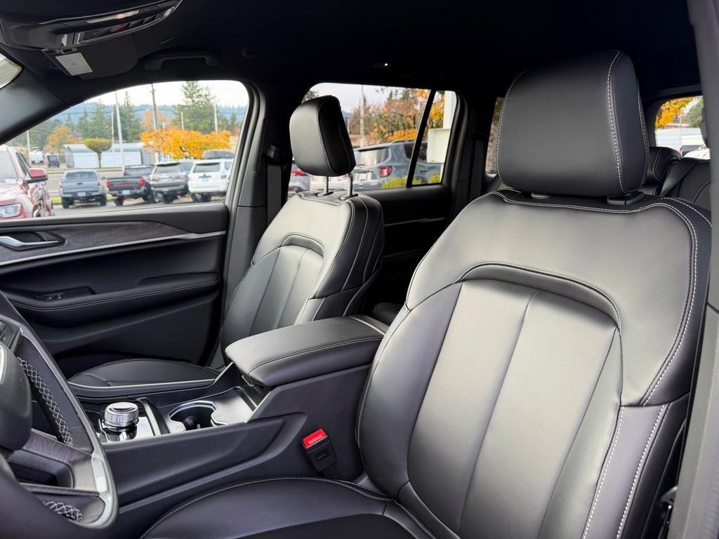 new 2025 Jeep Grand Cherokee car, priced at $45,250