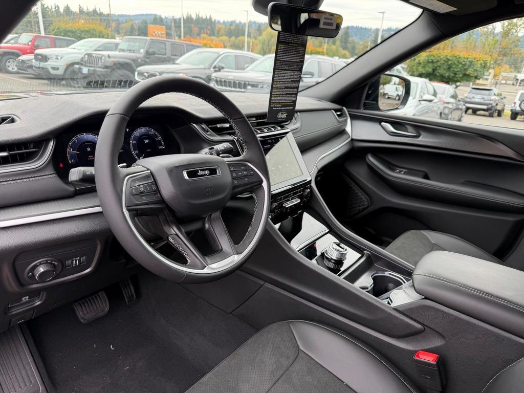 new 2025 Jeep Grand Cherokee car, priced at $42,492