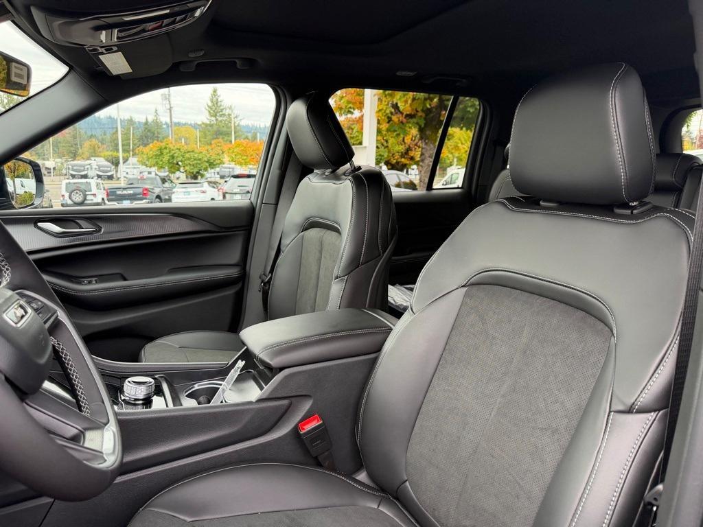 new 2025 Jeep Grand Cherokee car, priced at $42,492